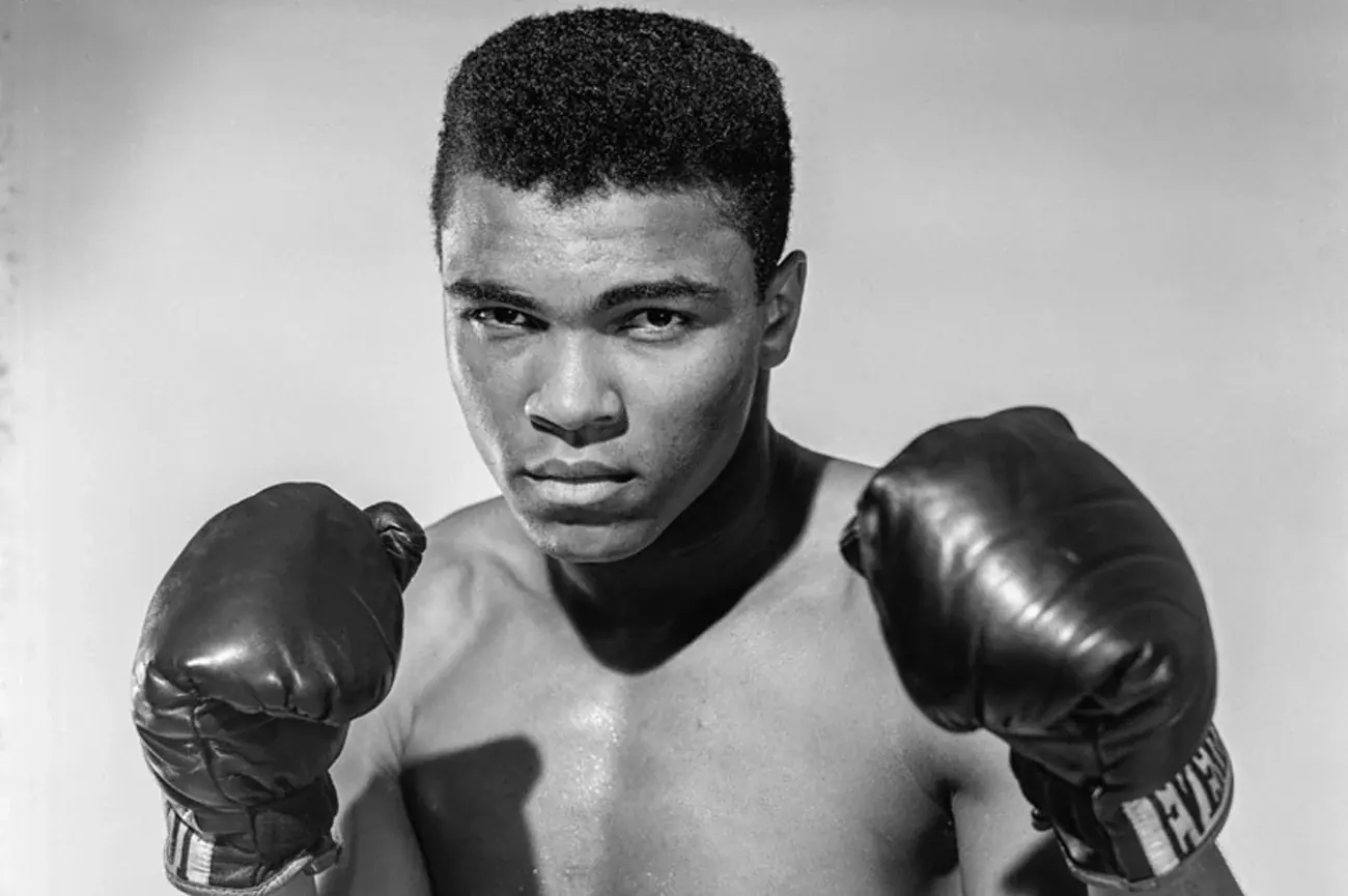 محمد علي أعظم ملاكم للوزن الثقيل